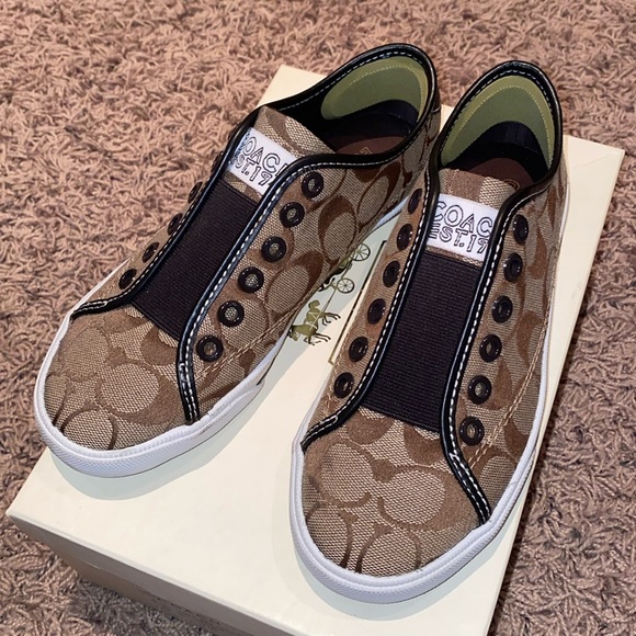 COACH - Bev Signature C Tan Sneakers - Picture 1 of 7